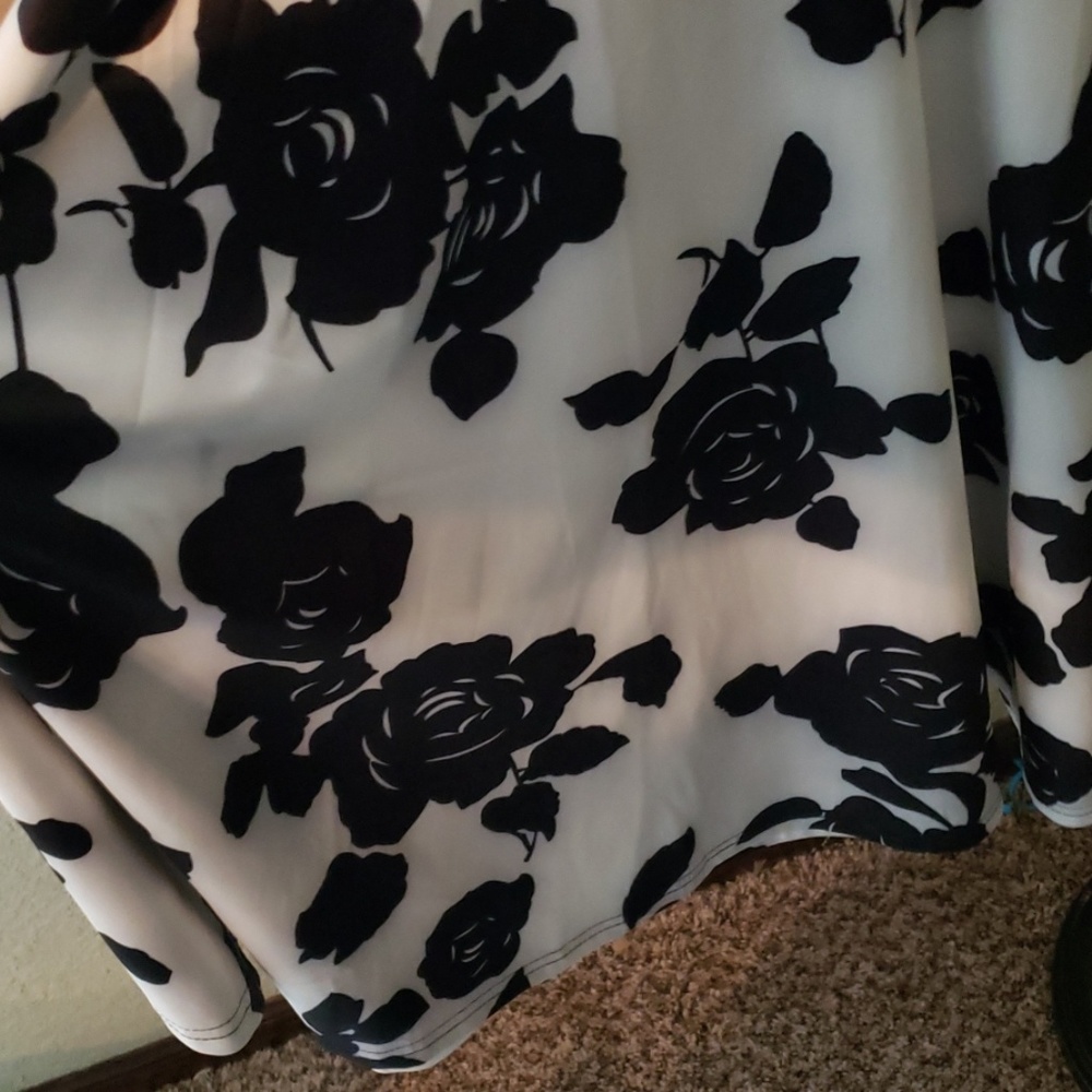 Dress - Picture 5 of 5
